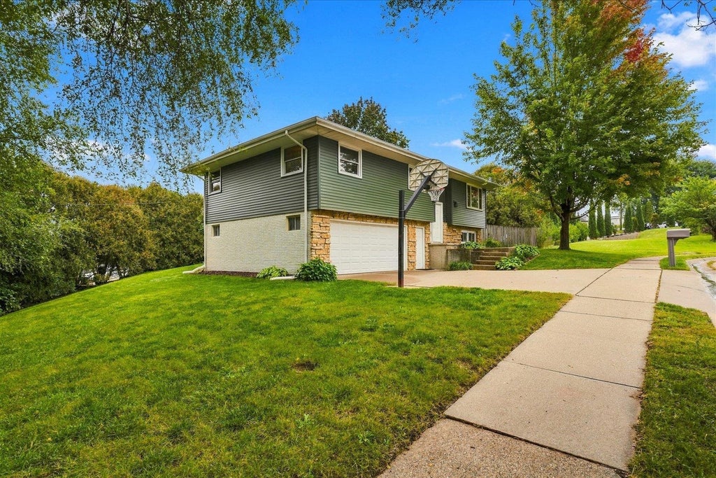 Photo of Dubuque, IA 52002 (MLS # 155847)