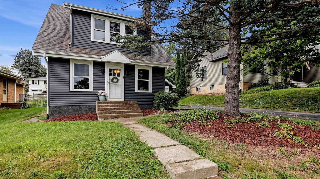 Photo of Dubuque, IA 52003 (MLS # 155868)