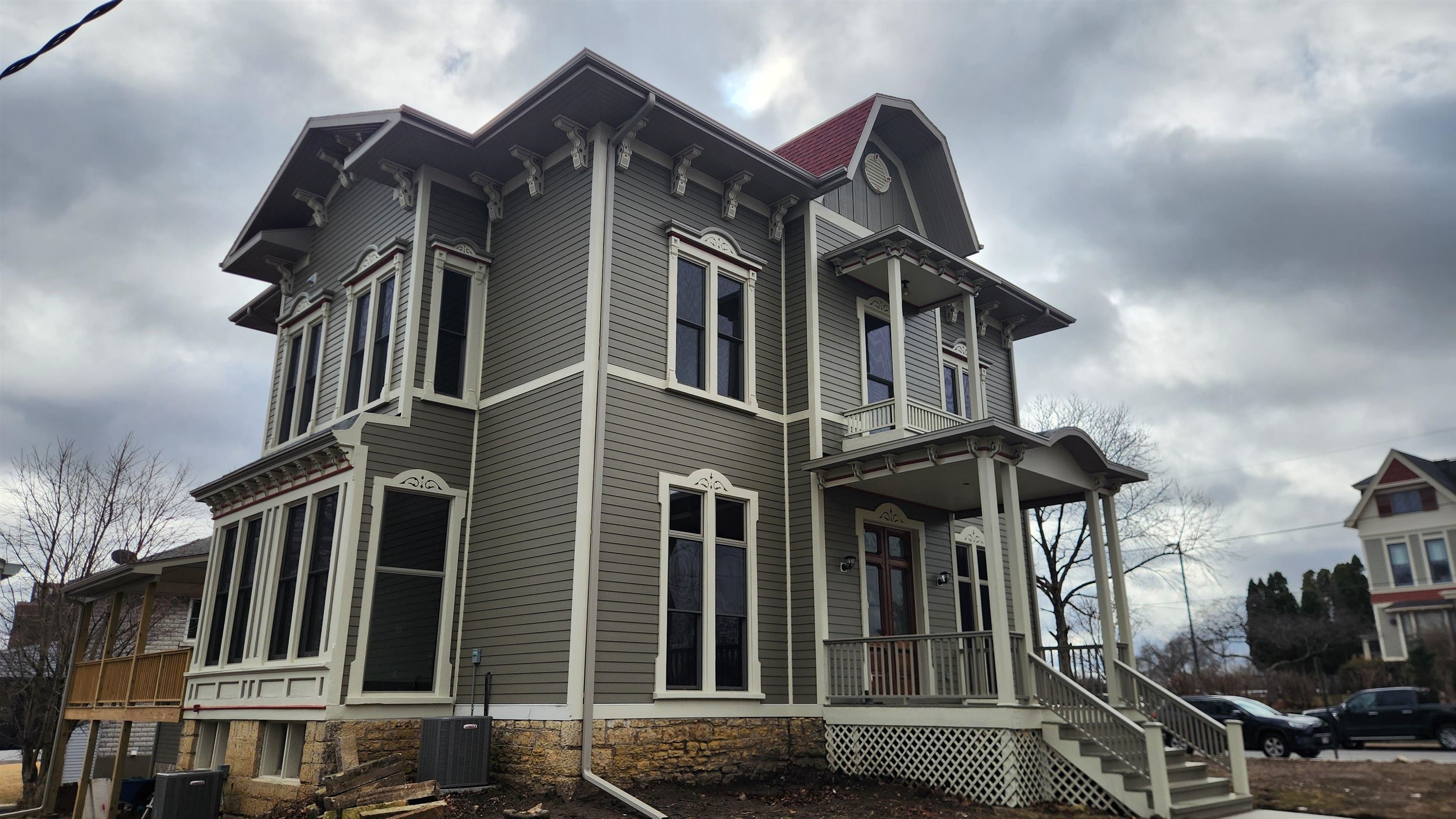 890 W 3rd Street