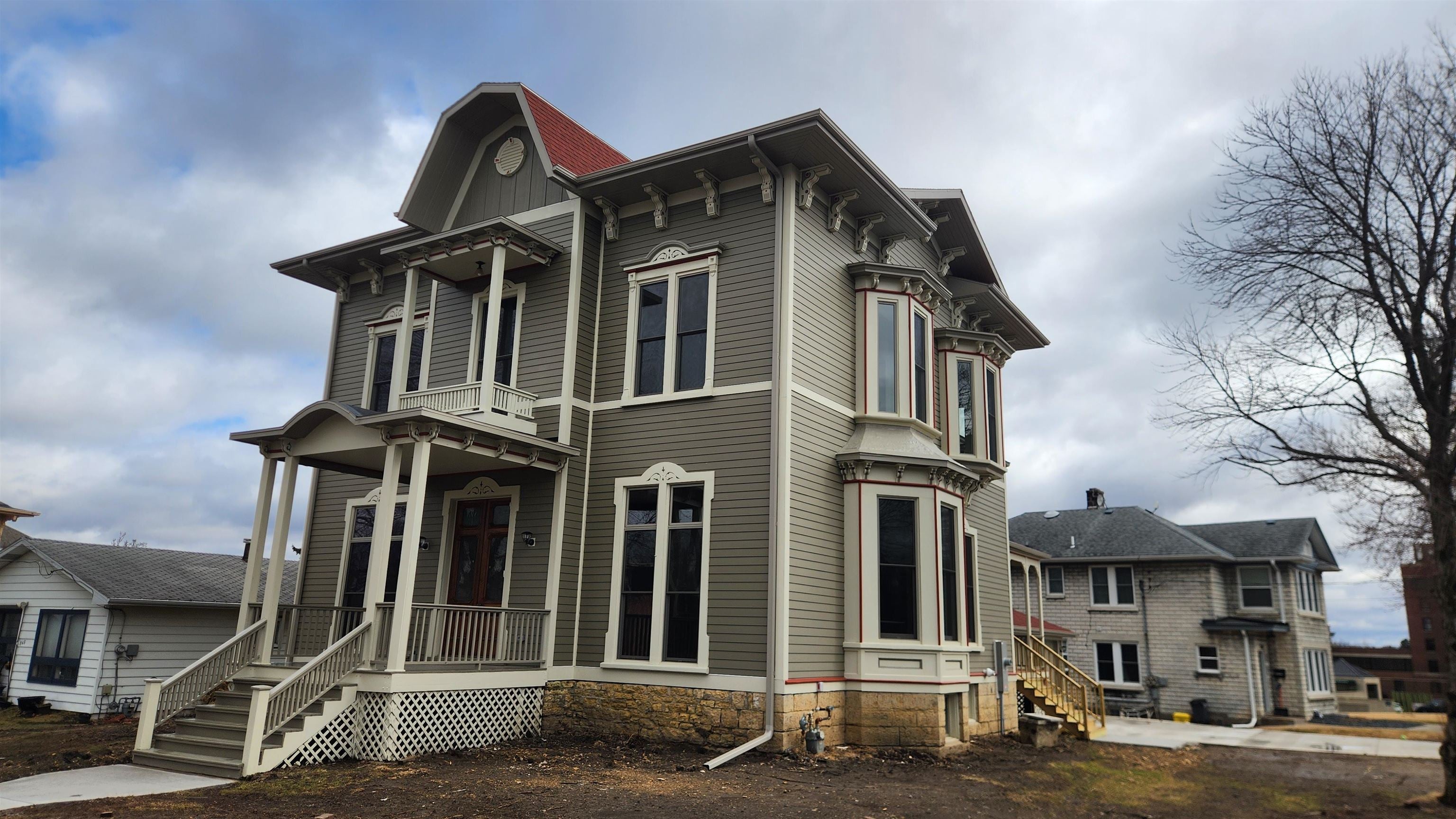 890 W 3rd Street