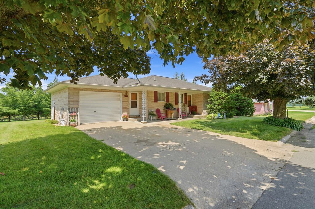 Photo of New Vienna, IA 52065 (MLS # 155244)