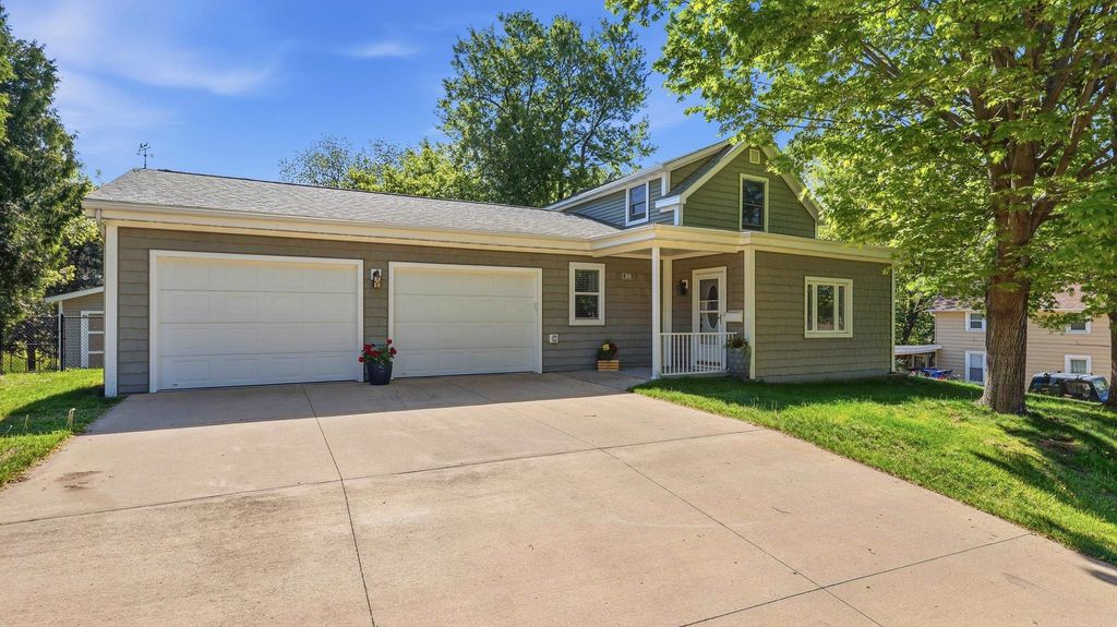 Photo of Dubuque, IA 52003 (MLS # 154702)