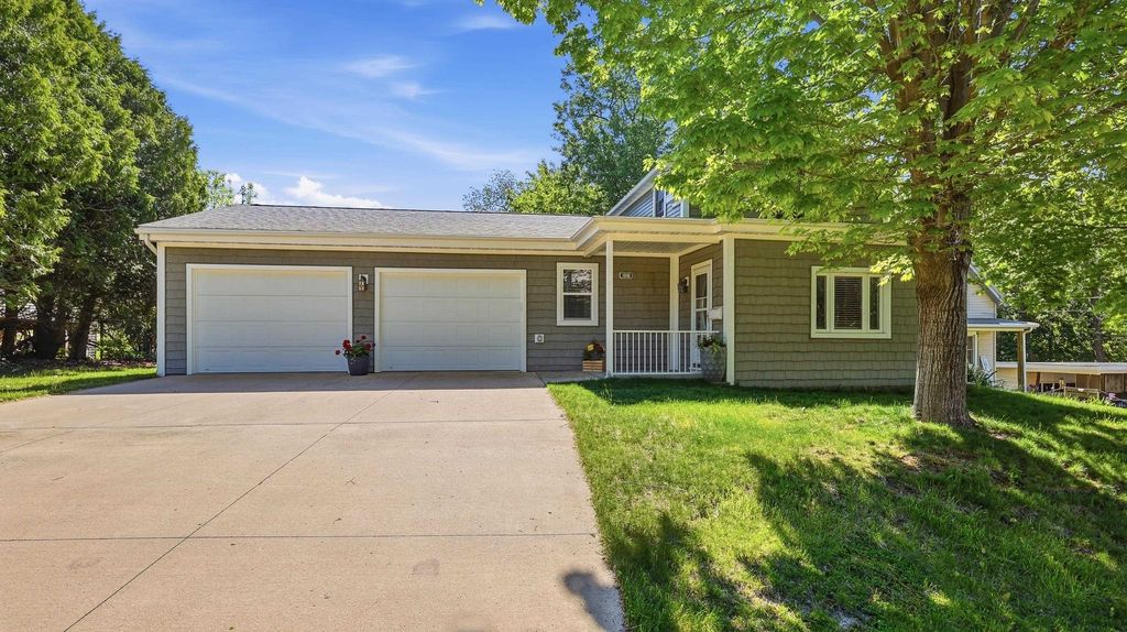 Photo of Dubuque, IA 52003 (MLS # 154702)