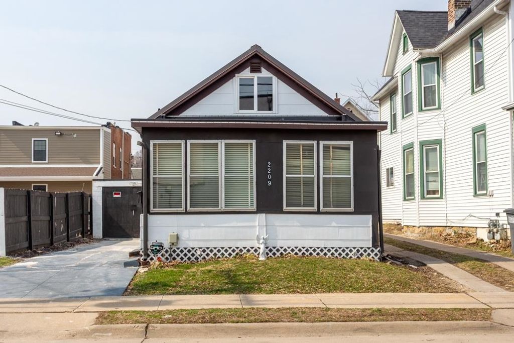 Photo of Dubuque, IA 52001 (MLS # 154213)