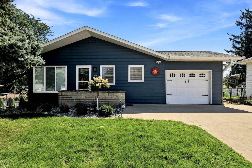 Photo of Dubuque, IA 52001 (MLS # 155611)