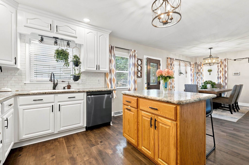Photo of Dubuque, IA 52001 (MLS # 155611)