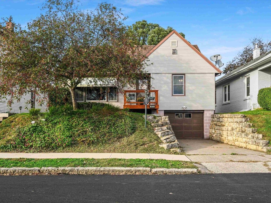 Photo of Dubuque, IA 52001 (MLS # 155983)