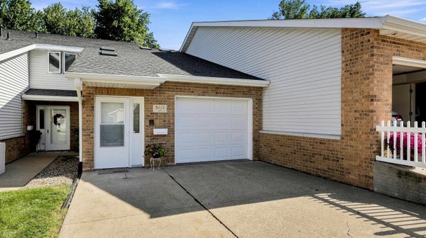 3113 PASADENA CT UNIT 34, DUBUQUE, IA 52001 - Image 73ac0a7ebb4e348bb768a9c19dcb628f/380665662