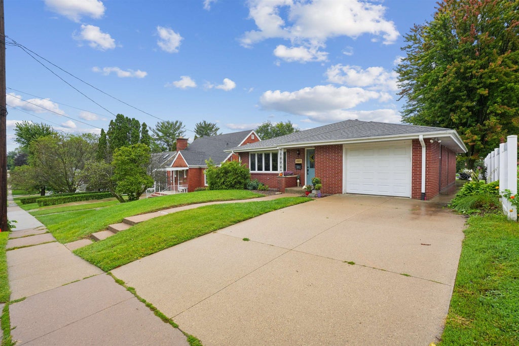 Photo of Dubuque, IA 52001 (MLS # 155731)