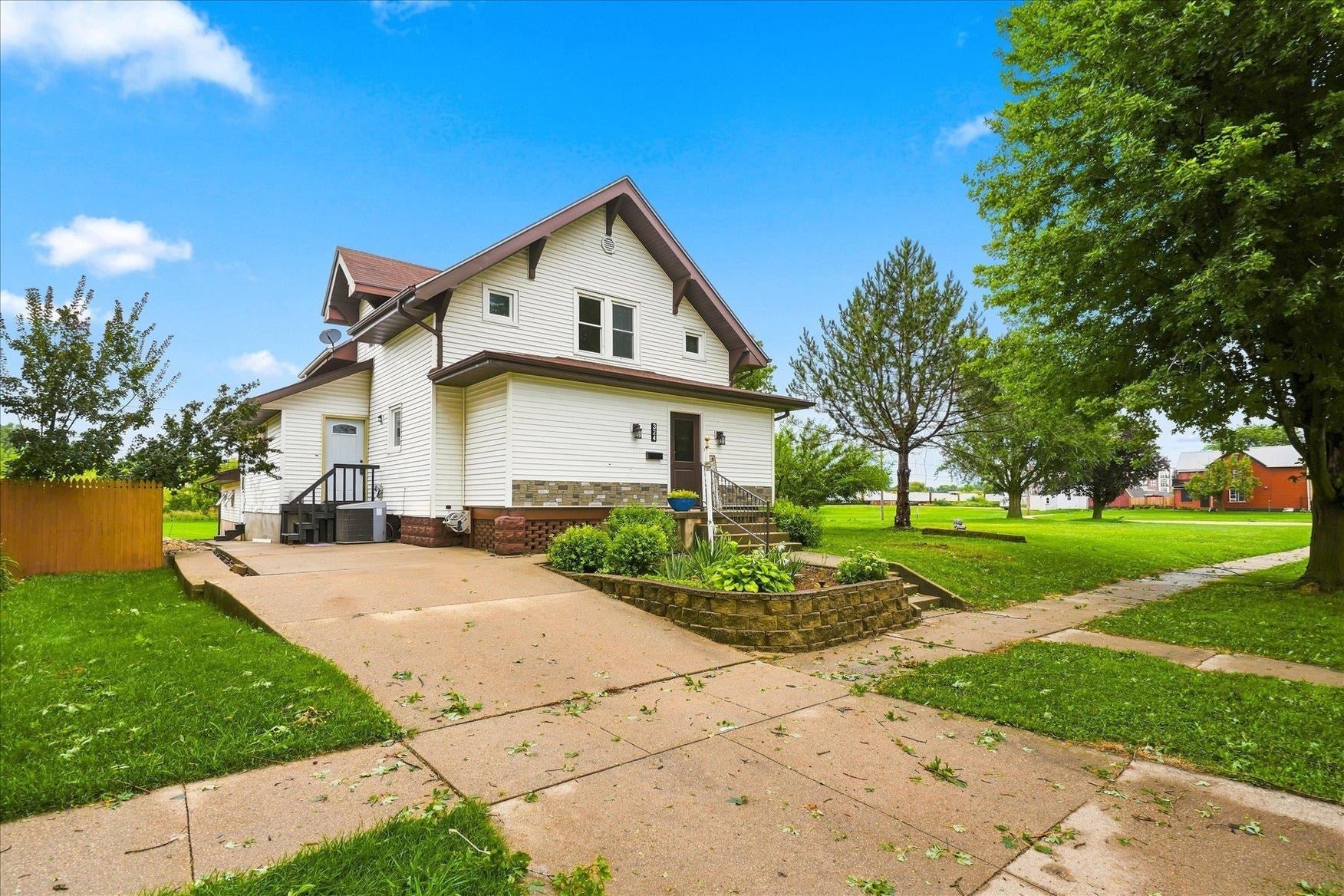 324 W 1st Avenue - Photo 2