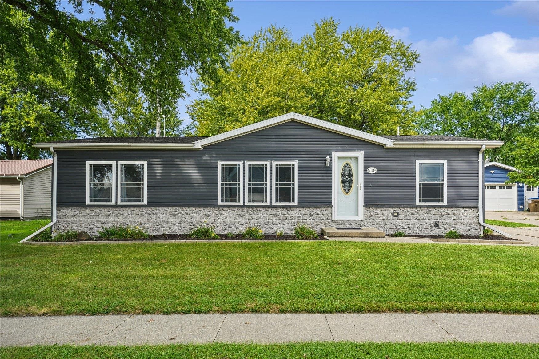 909 W Marion Street - Photo 3