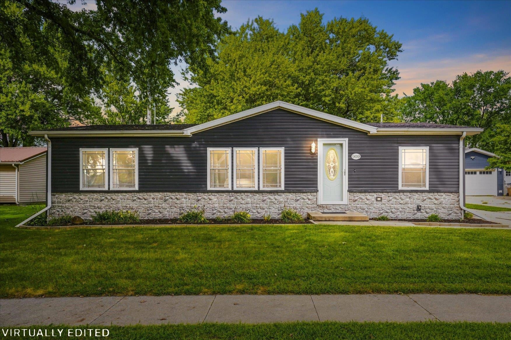 909 W Marion Street - Photo 2