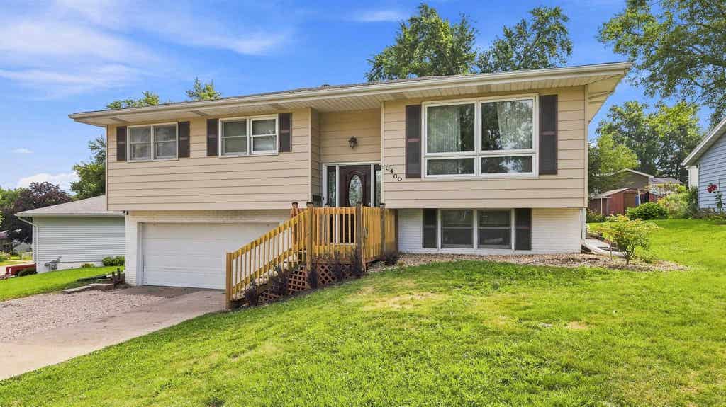 Photo of Dubuque, IA 52002 (MLS # 155426)
