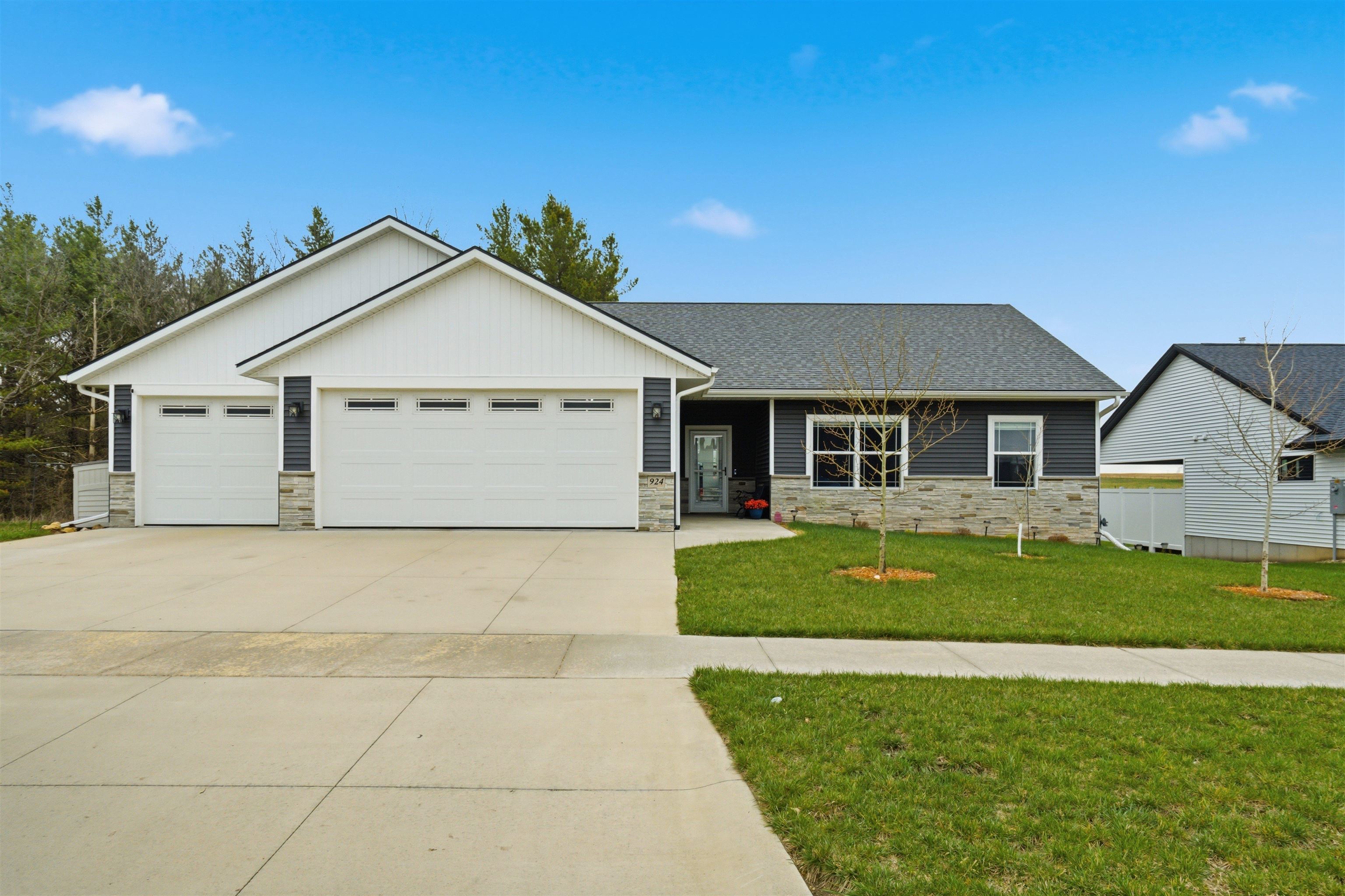 924 White Oak Street - Photo 2