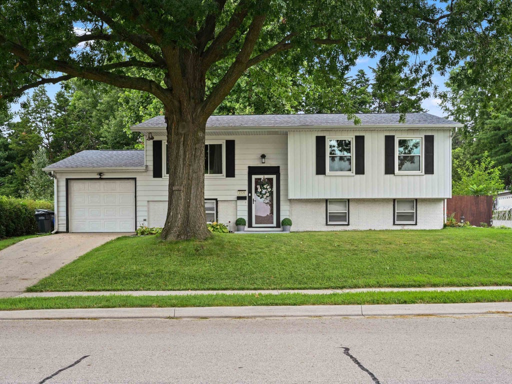 Photo of Dubuque, IA 52002 (MLS # 155446)