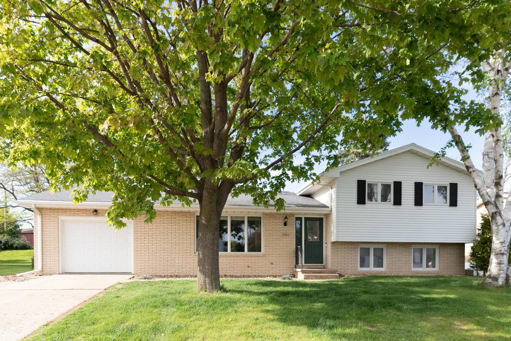 Photo of Dubuque, IA 52001 (MLS # 154600)