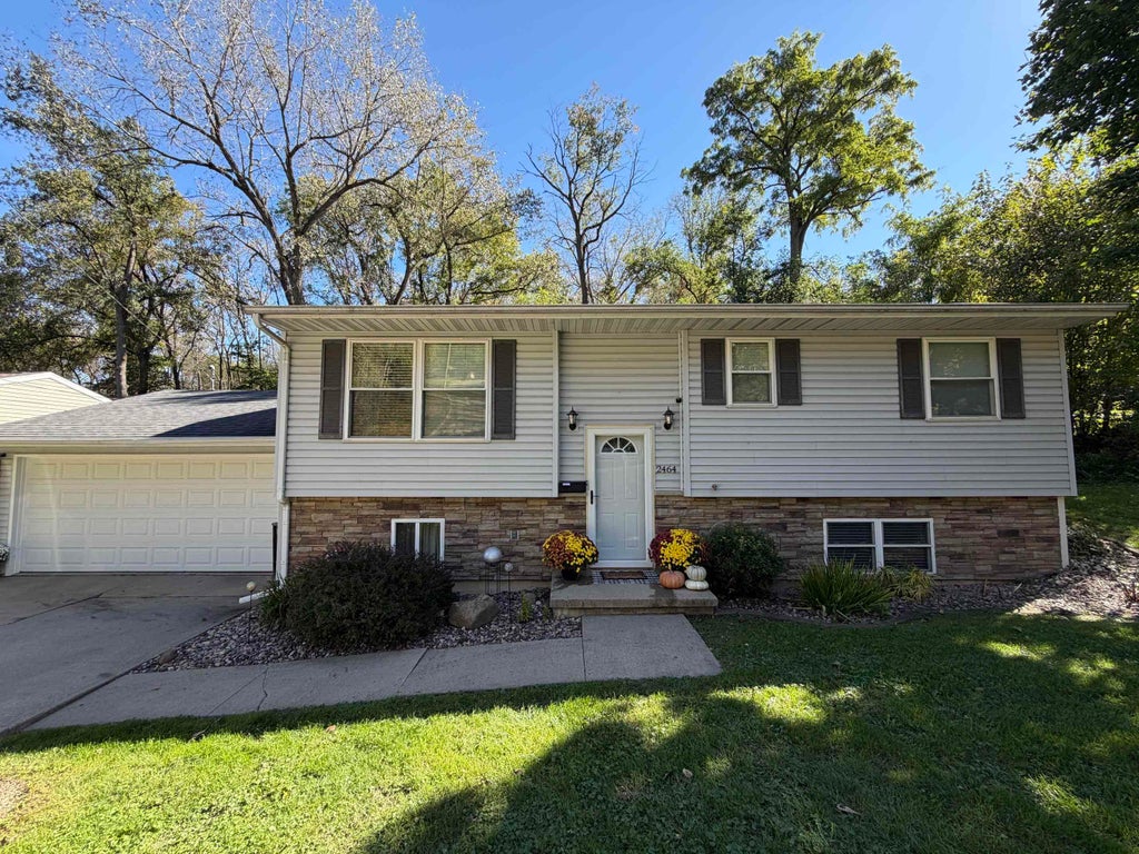 Photo of Dubuque, IA 52001 (MLS # 155872)