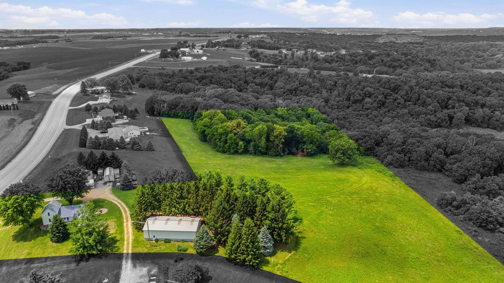 Photo of Dubuque, IA 52003 (MLS # 155146)