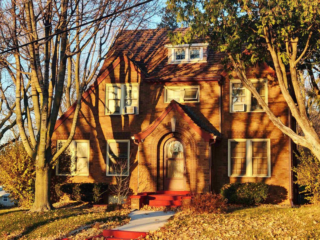 Photo of Dubuque, IA 52001 (MLS # 153604)