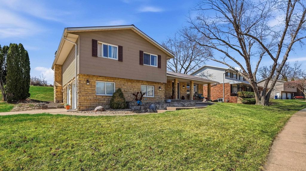 Photo of Dubuque, IA 52001 (MLS # 154265)