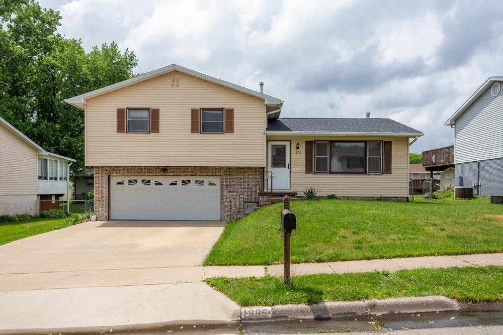 Photo of Dubuque, IA 52002 (MLS # 155716)