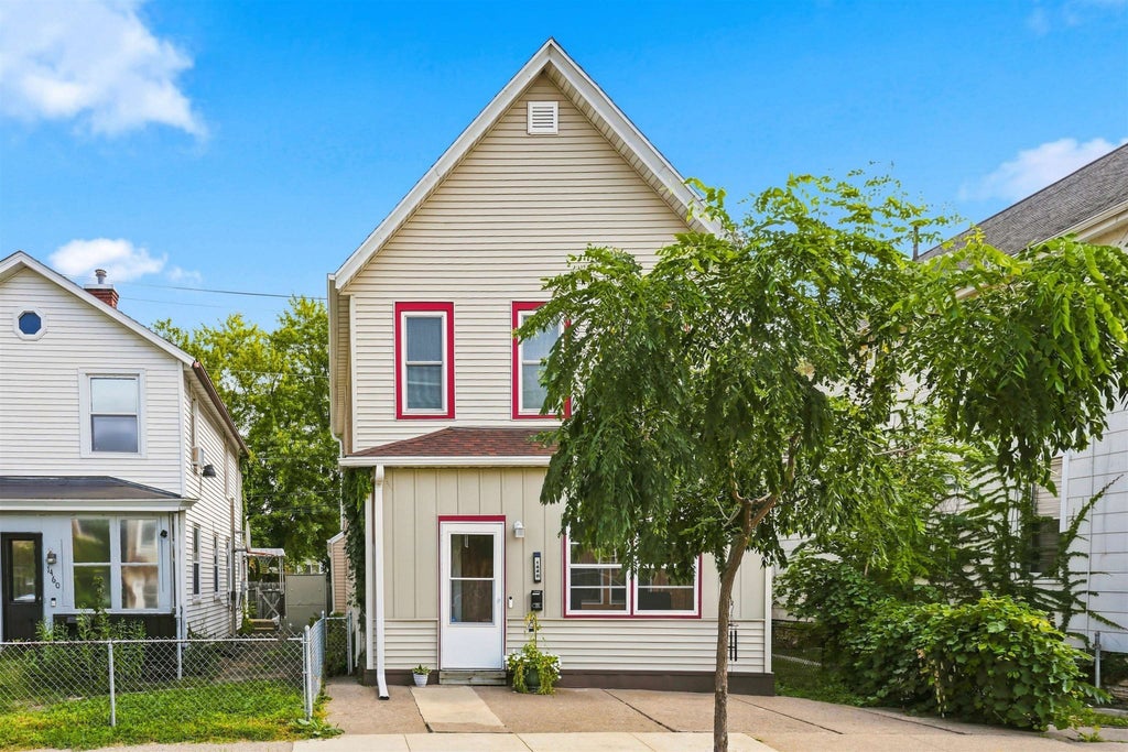 Photo of Dubuque, IA 52001 (MLS # 155606)