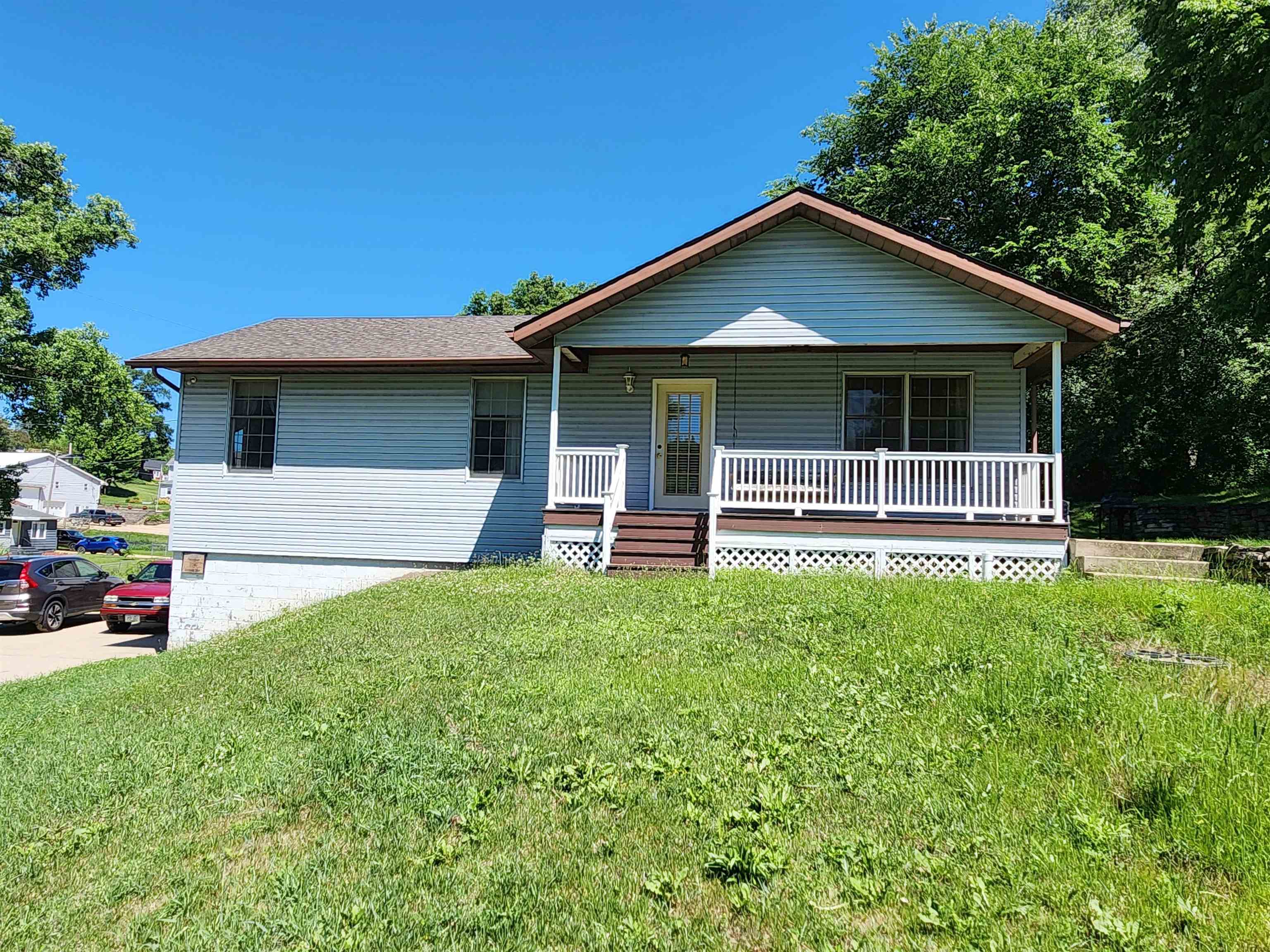 Photo 1 of 28 — 17280 Gardners Lane, Dubuque, IA 52001