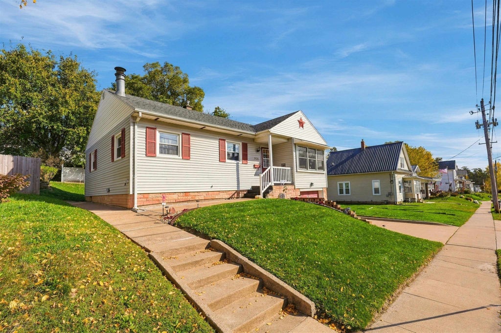 Photo of Dubuque, IA 52001 (MLS # 156036)