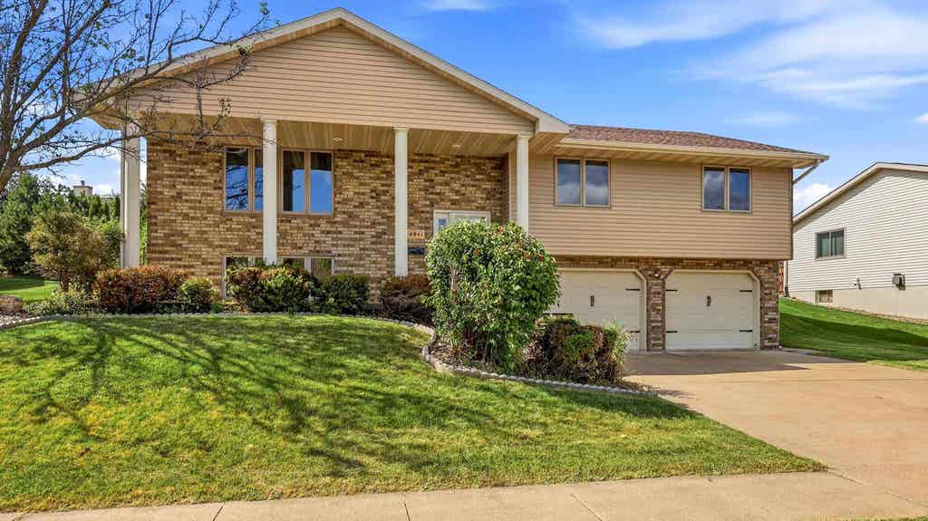 Photo of Dubuque, IA 52002 (MLS # 155278)