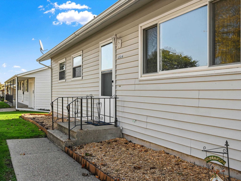 Photo of Dubuque, IA 52001 (MLS # 156043)