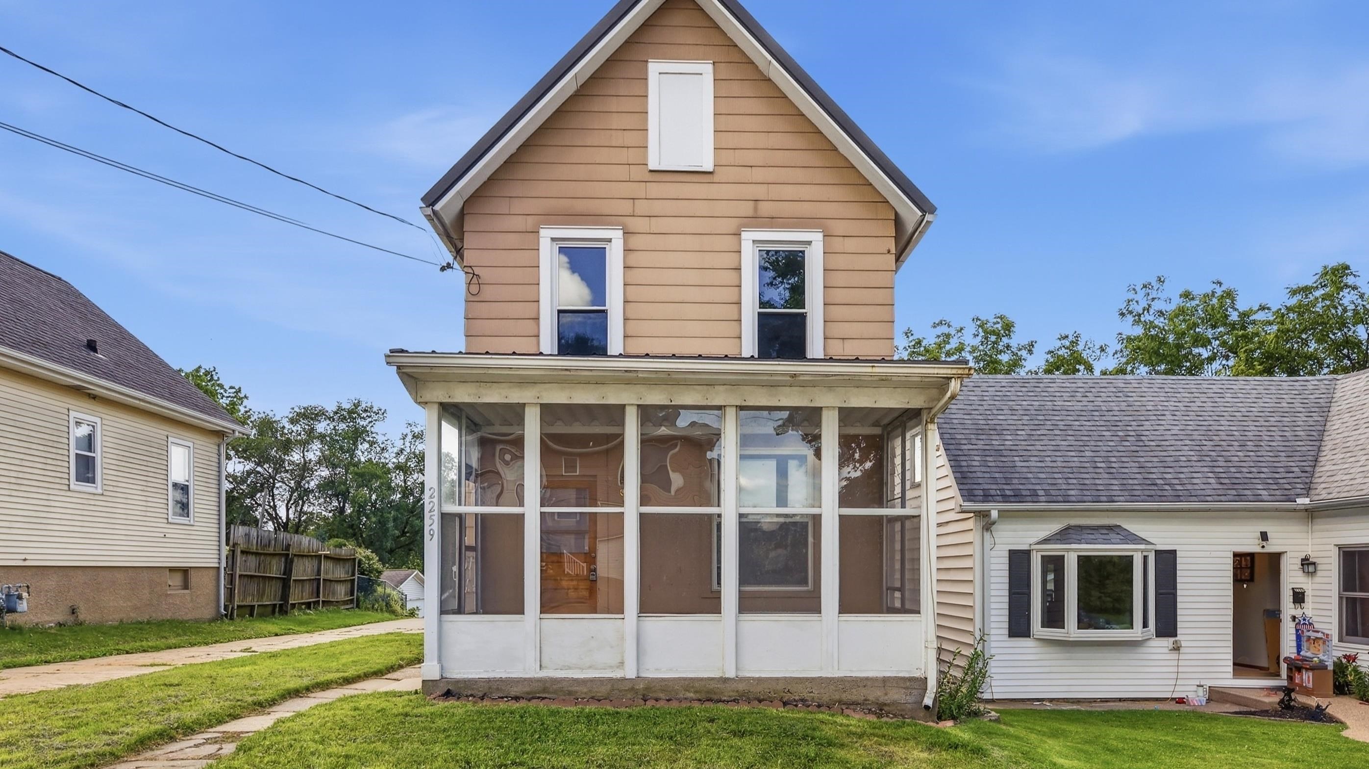 Photo 1 of 28 — 2259 Schroeder Street, Dubuque, IA 52001