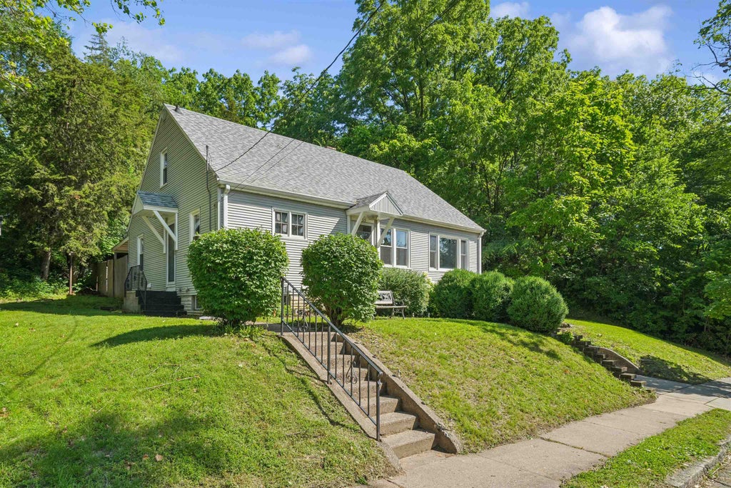 Photo of Dubuque, IA 52001 (MLS # 155127)
