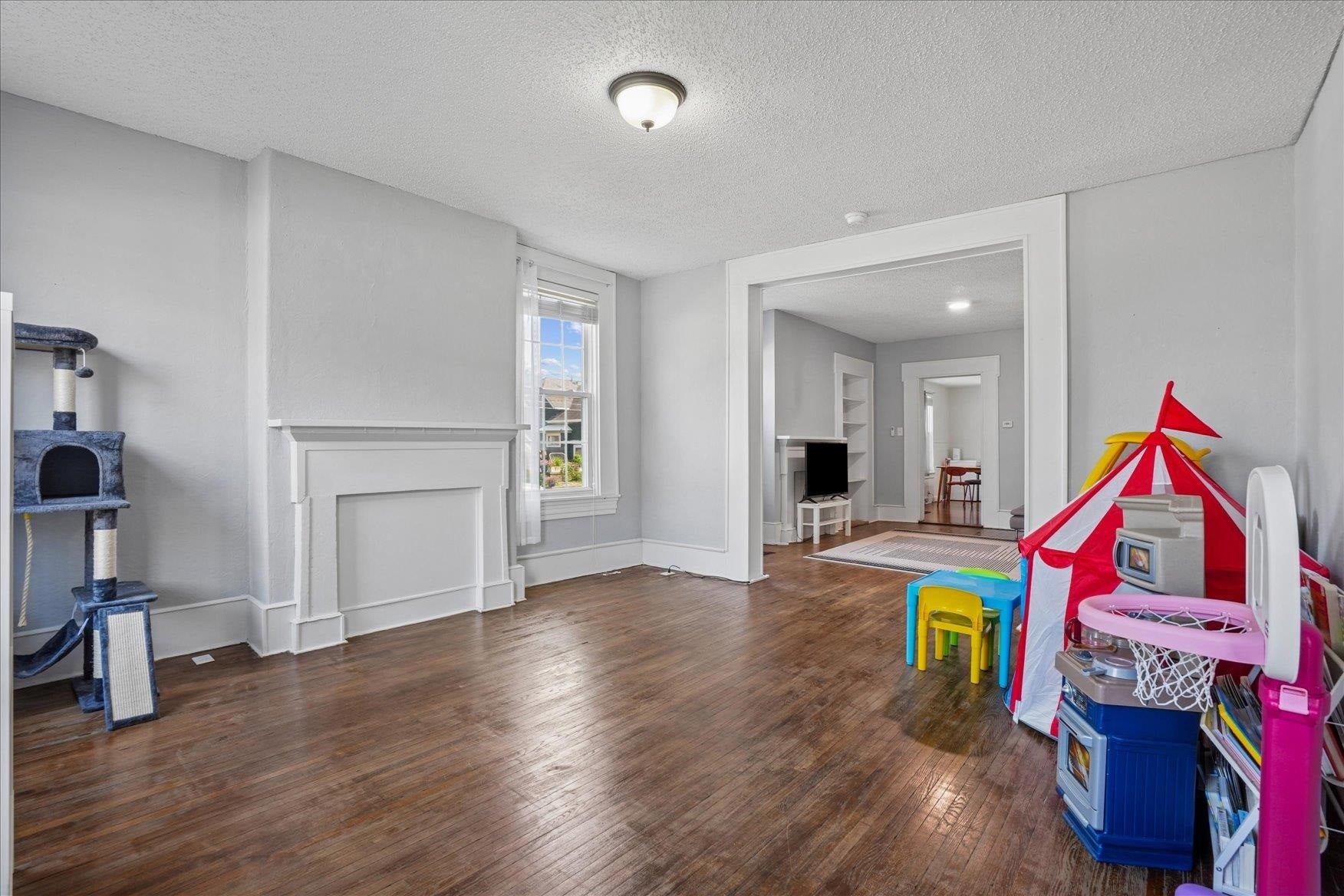 1120 W 5th Street - Photo 4