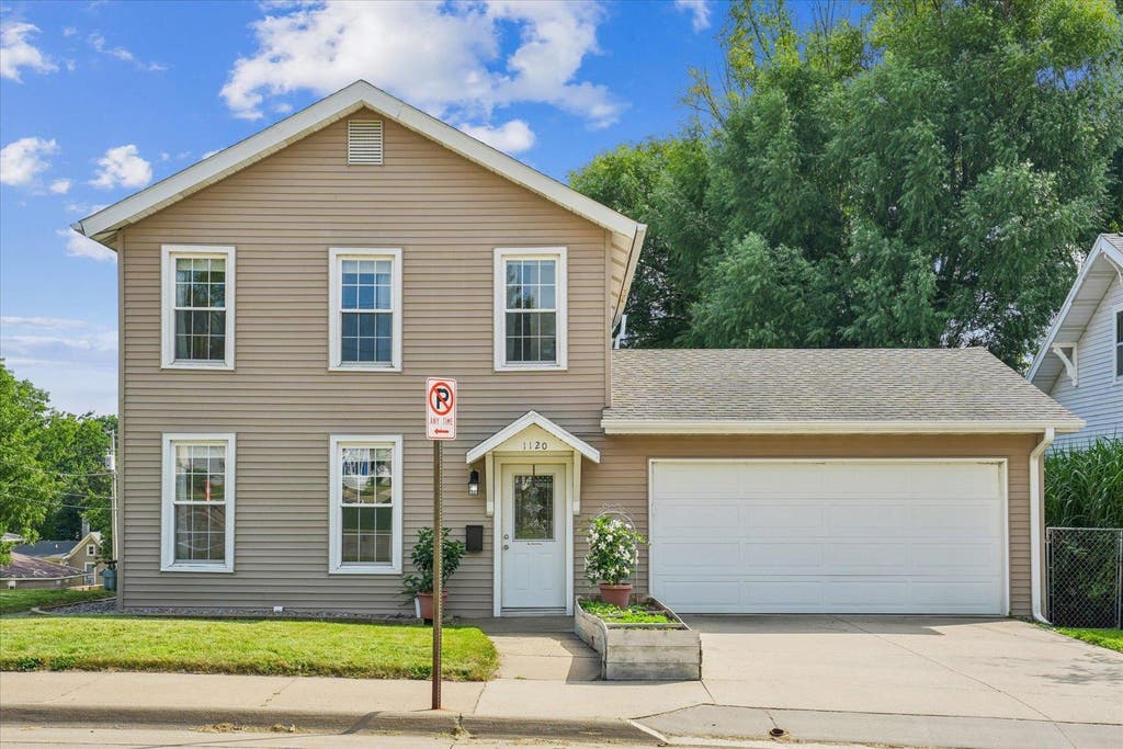 Photo of Dubuque, IA 52001 (MLS # 155583)