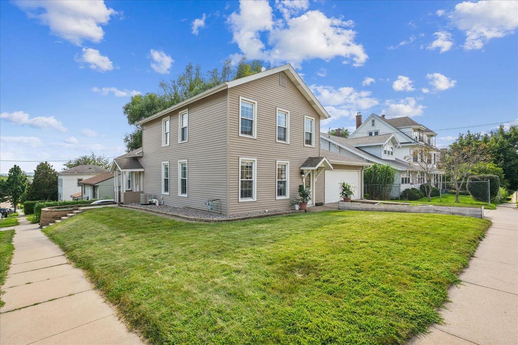 Photo of Dubuque, IA 52001 (MLS # 155583)