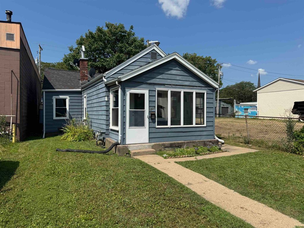 Photo of Dubuque, IA 52001 (MLS # 155291)