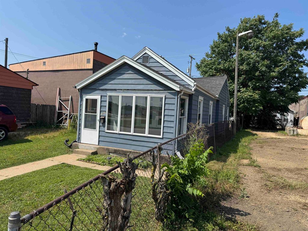 Photo of Dubuque, IA 52001 (MLS # 155291)