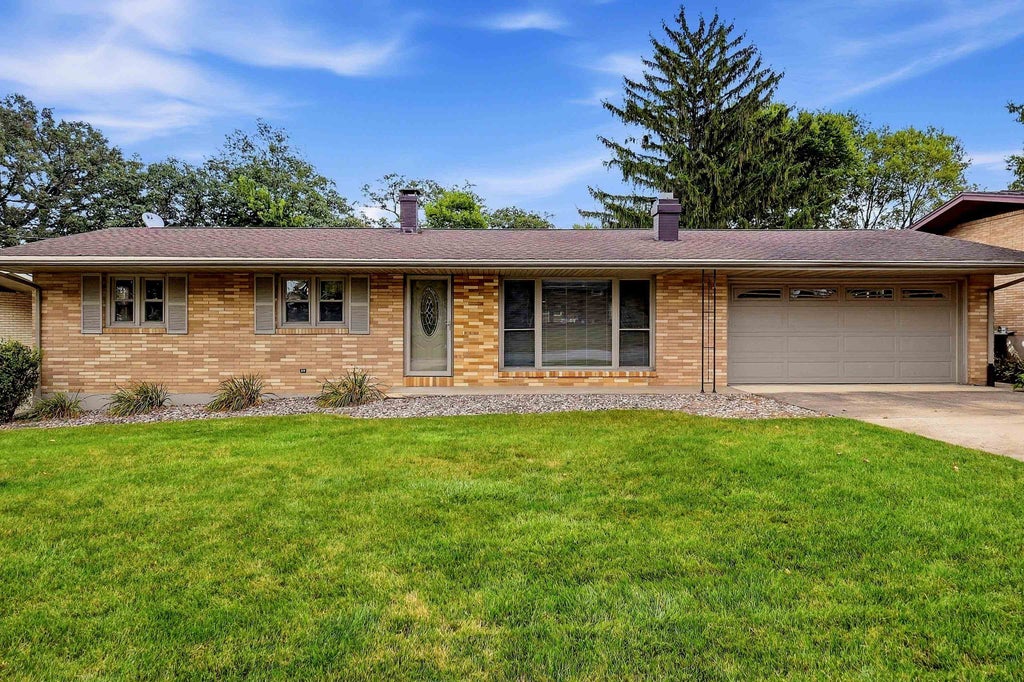 Photo of Dubuque, IA 52003 (MLS # 155728)