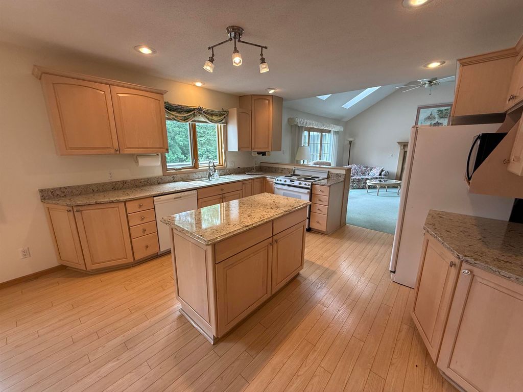 Photo of Dubuque, IA 52001 (MLS # 154878)