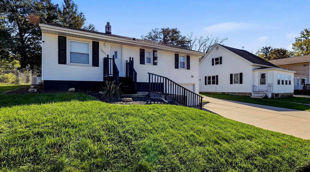 Photo of Dubuque, IA 52001 (MLS # 155992)