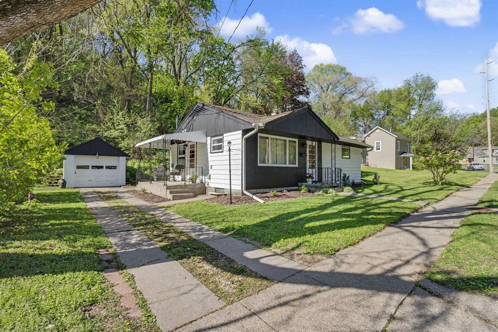 Photo of Dubuque, IA 52001 (MLS # 154543)