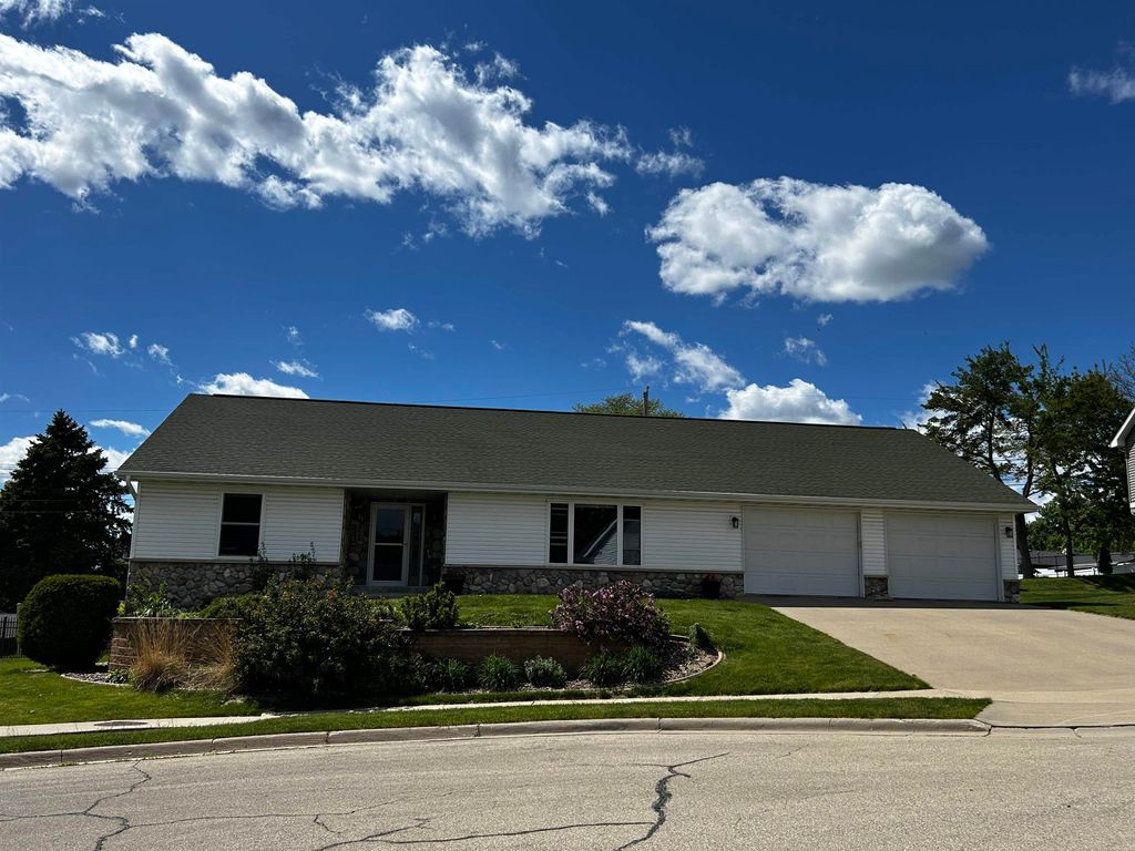 Photo of Dubuque, IA 52001 (MLS # 154752)