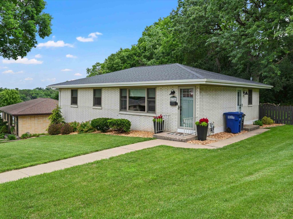 Photo of Dubuque, IA 52001 (MLS # 155101)