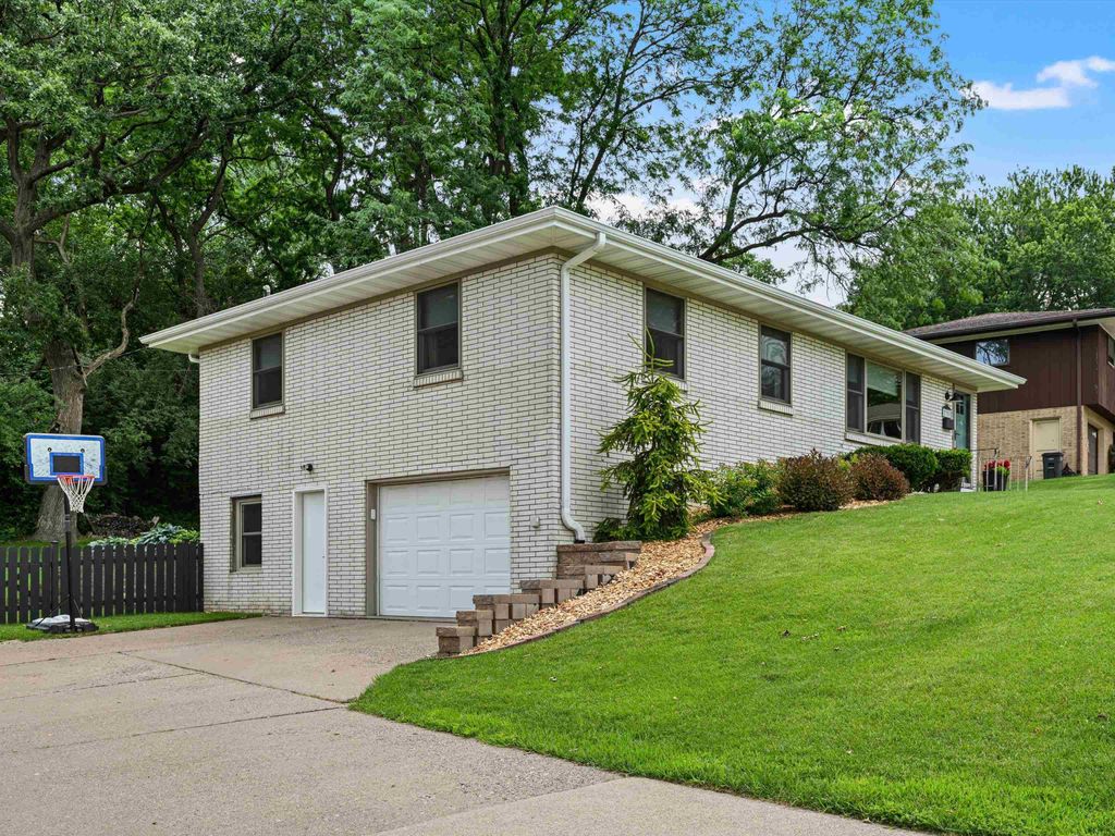 Photo of Dubuque, IA 52001 (MLS # 155101)