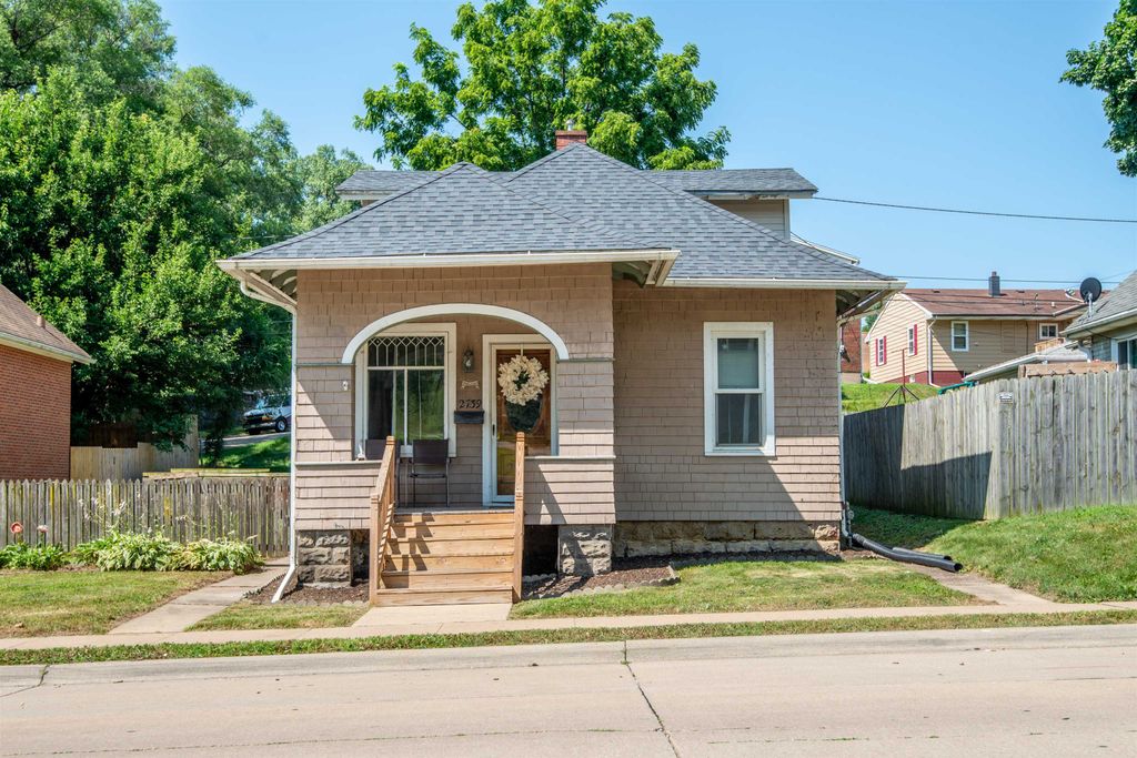 Photo of Dubuque, IA 52001 (MLS # 155238)