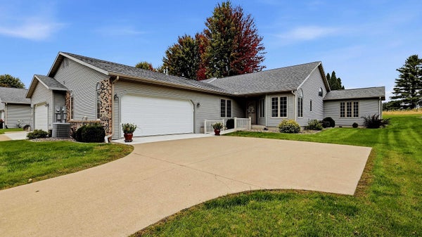 7804 TIMMERMAN DR, EAST DUBUQUE, IL 61025 - Image 9acaa009d33bc623a2cf3cb714b60e31/1223675398