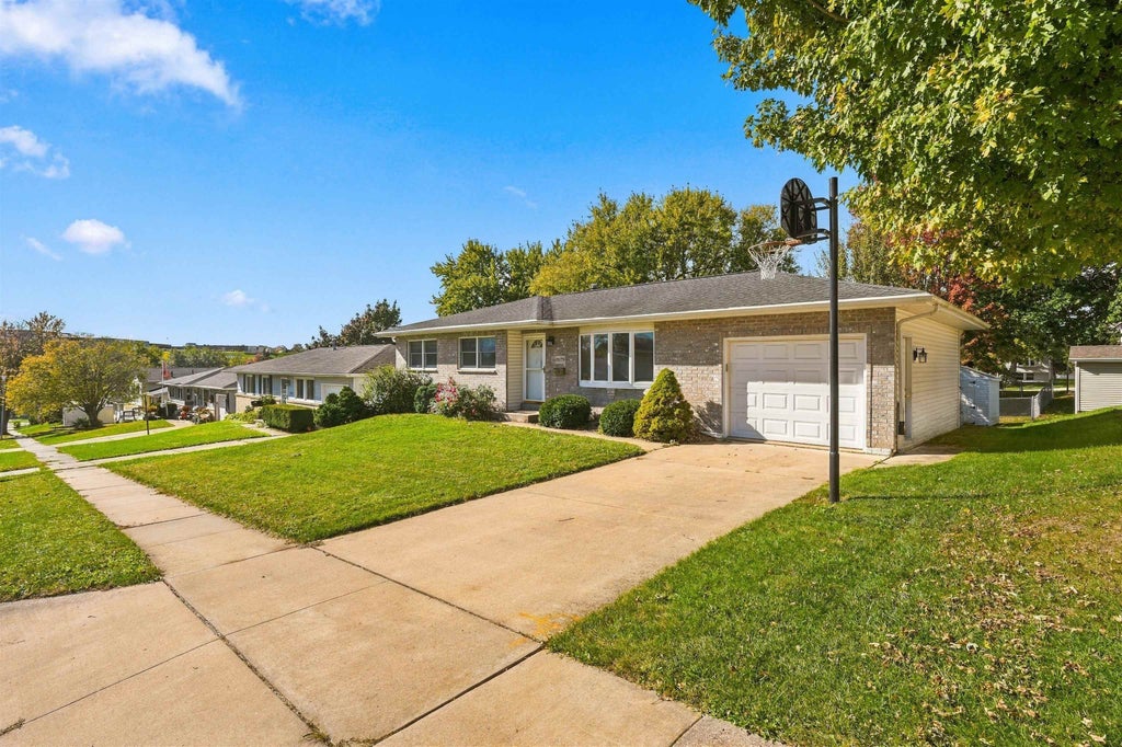 Photo of Dubuque, IA 52002 (MLS # 155979)