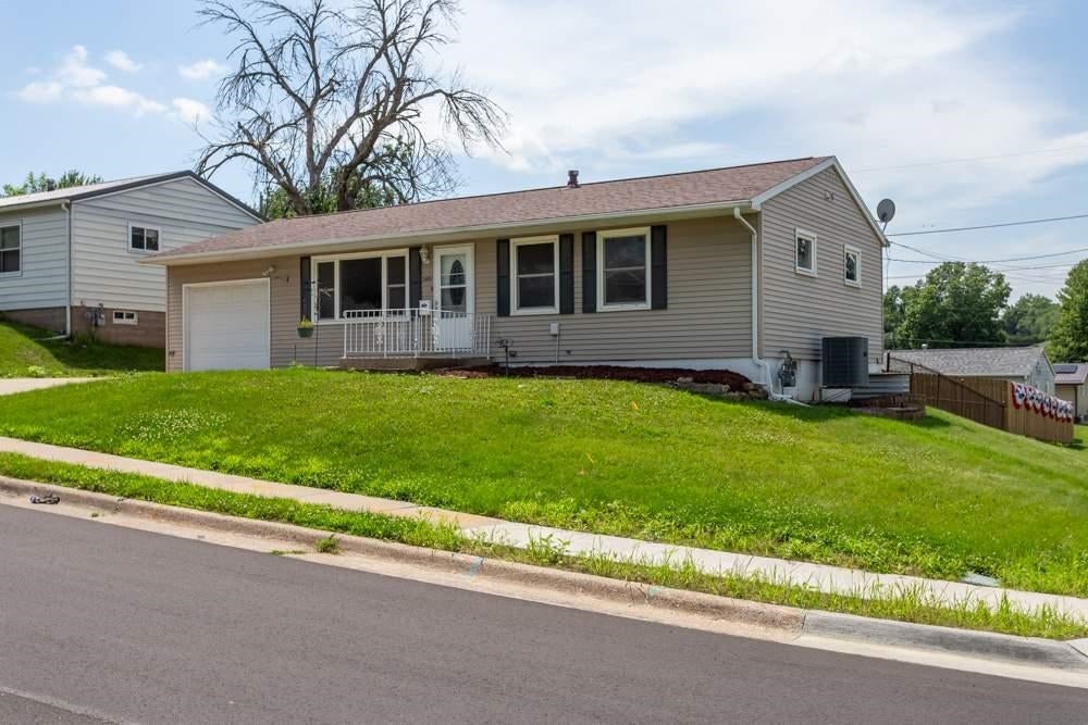 Photo of Dubuque, IA 52001 (MLS # 155179)
