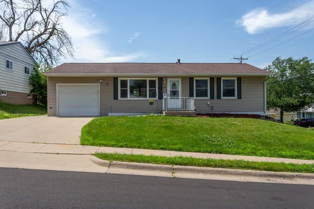 Photo of Dubuque, IA 52001 (MLS # 155179)
