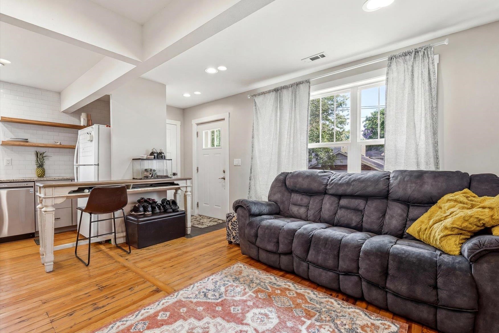 245 Pear Street - Photo 4